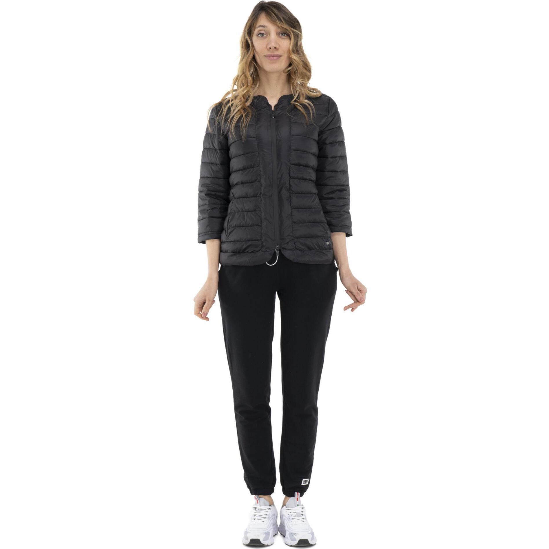 Chaqueta básica de mujer.