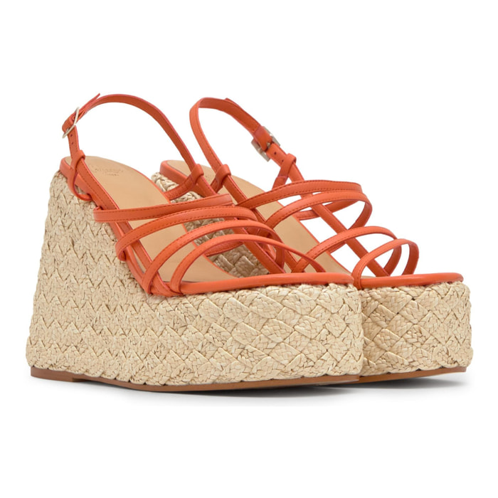 Sandalia destalonada Fiona en napa y rafia con hebilla ajustable