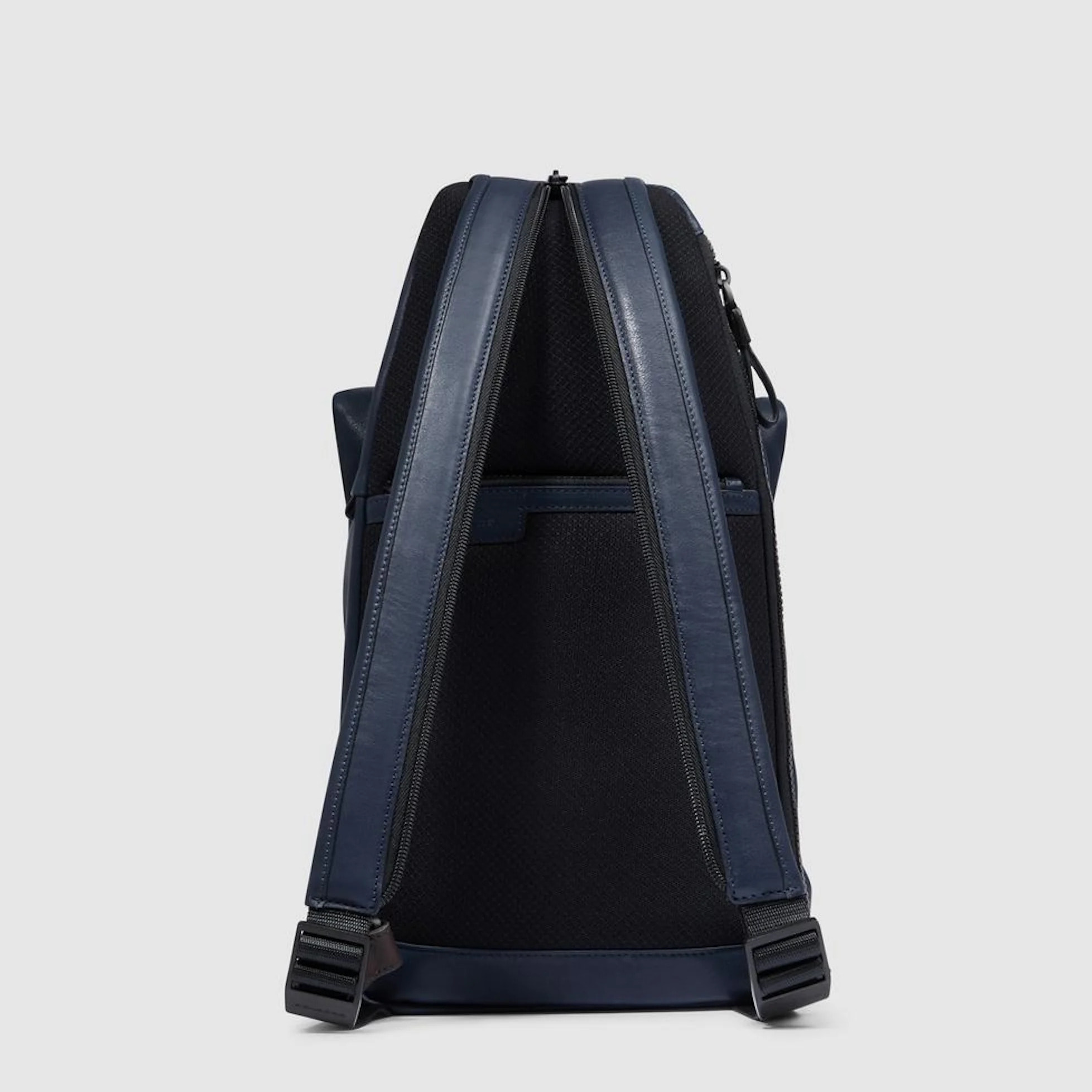 Piquadro Monospalla in pelle porta iPad®mini con portabilità a zaino, schermato con protezione RFID