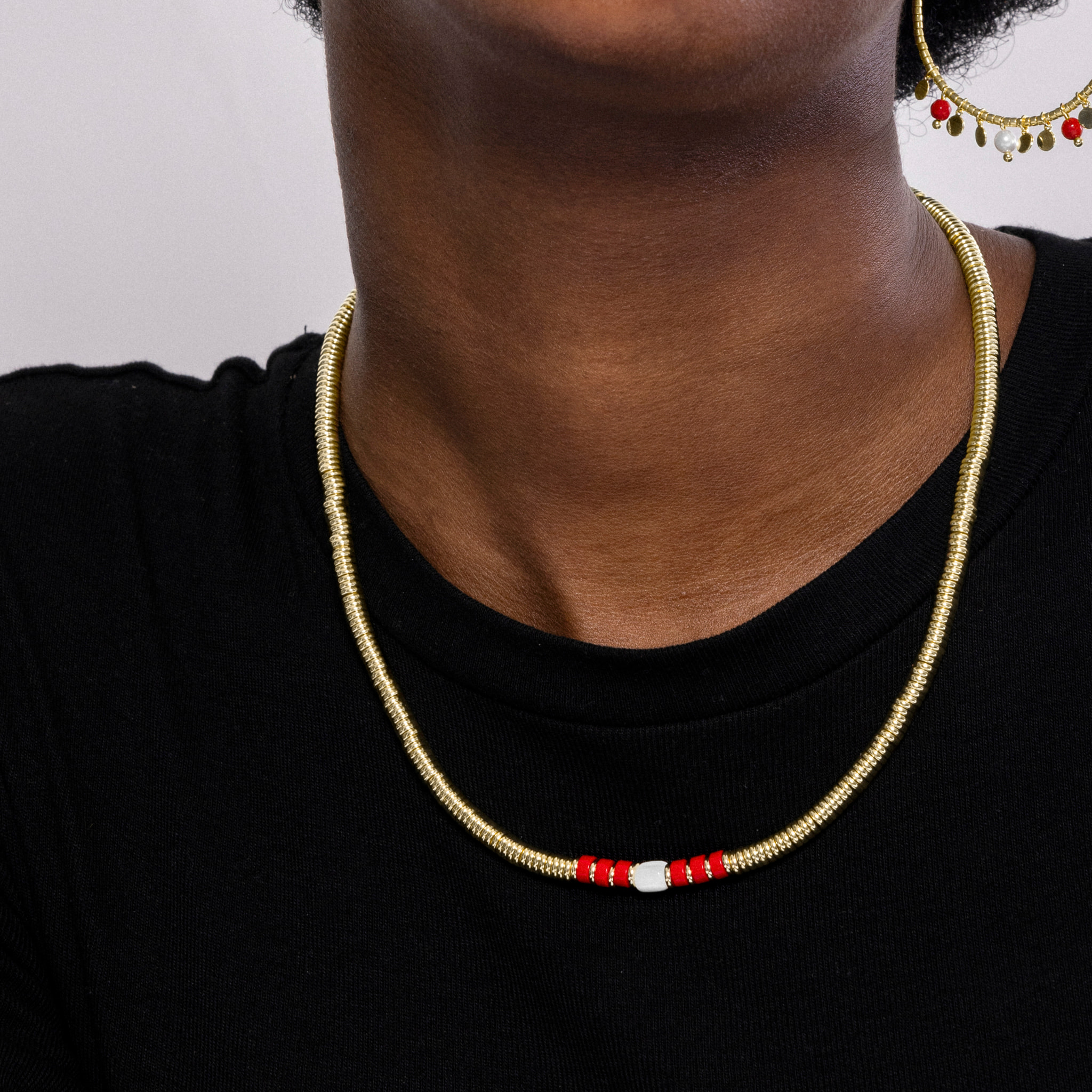 Collar de Coral acabado en oro amarillo de 18k