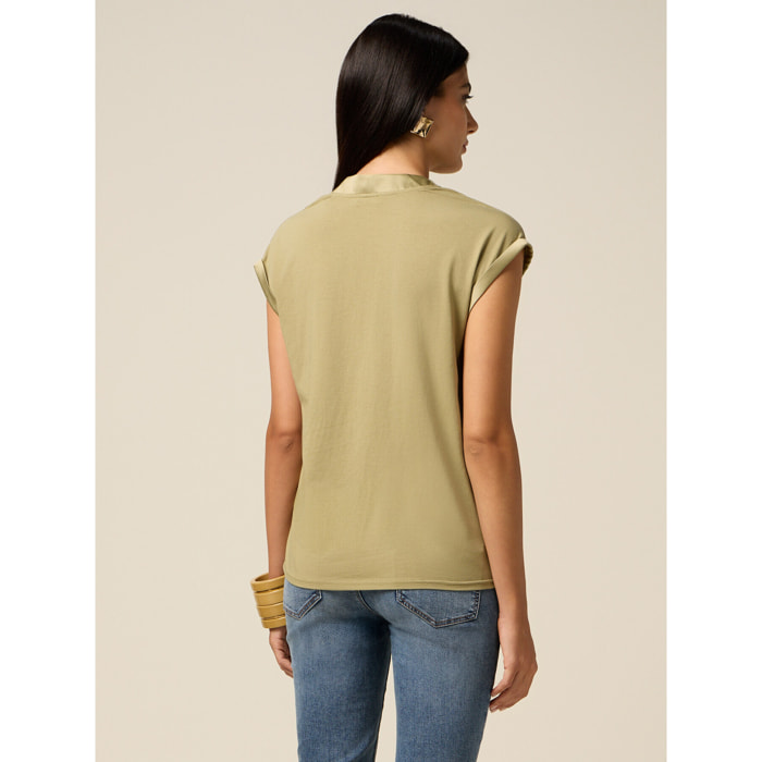 Oltre - Camiseta bimatérica con escote en V - Verde