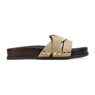 Sandalias planas beige con suela efecto madera