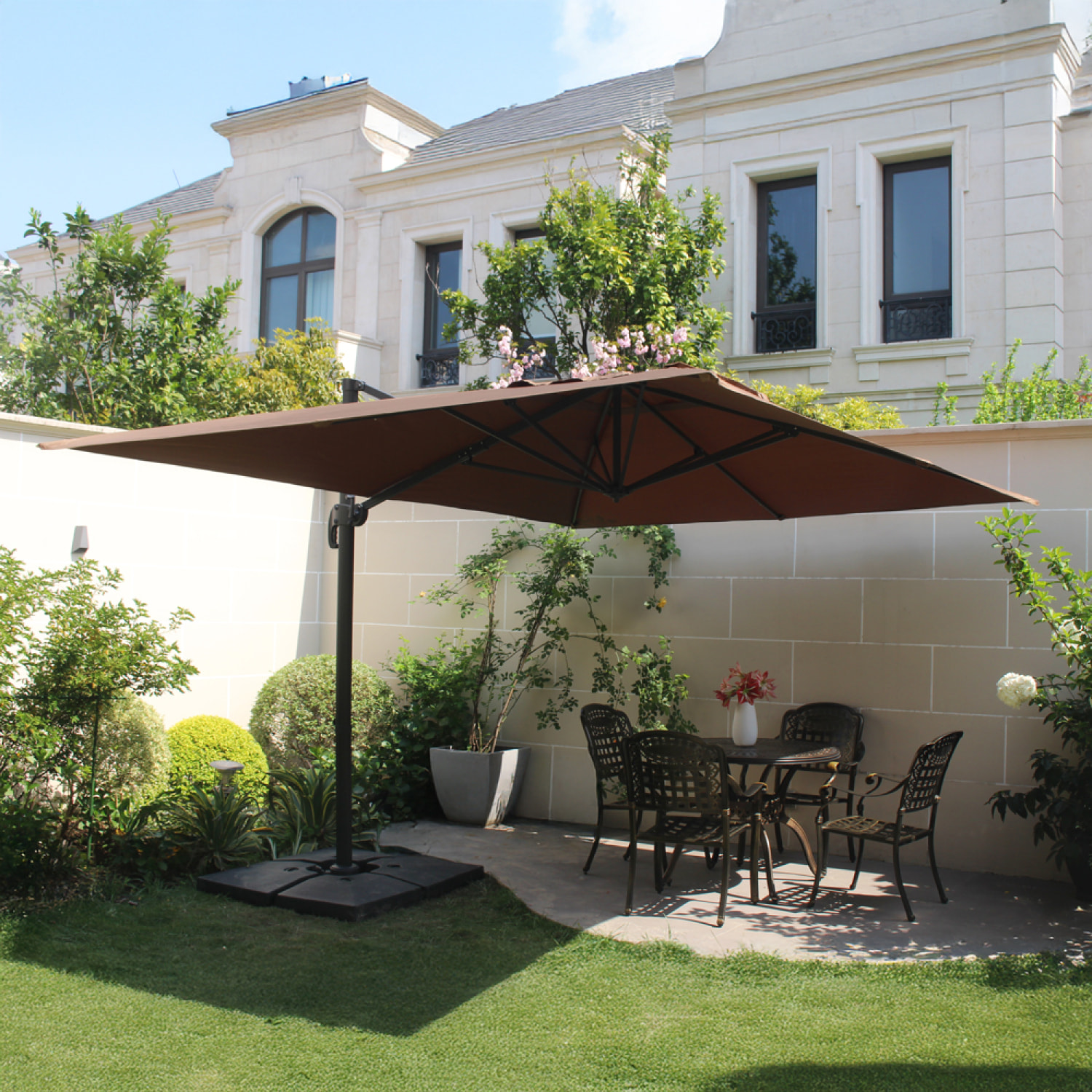 Parasol déporté et rotatif 3 x 4 m chocolat NAVIA