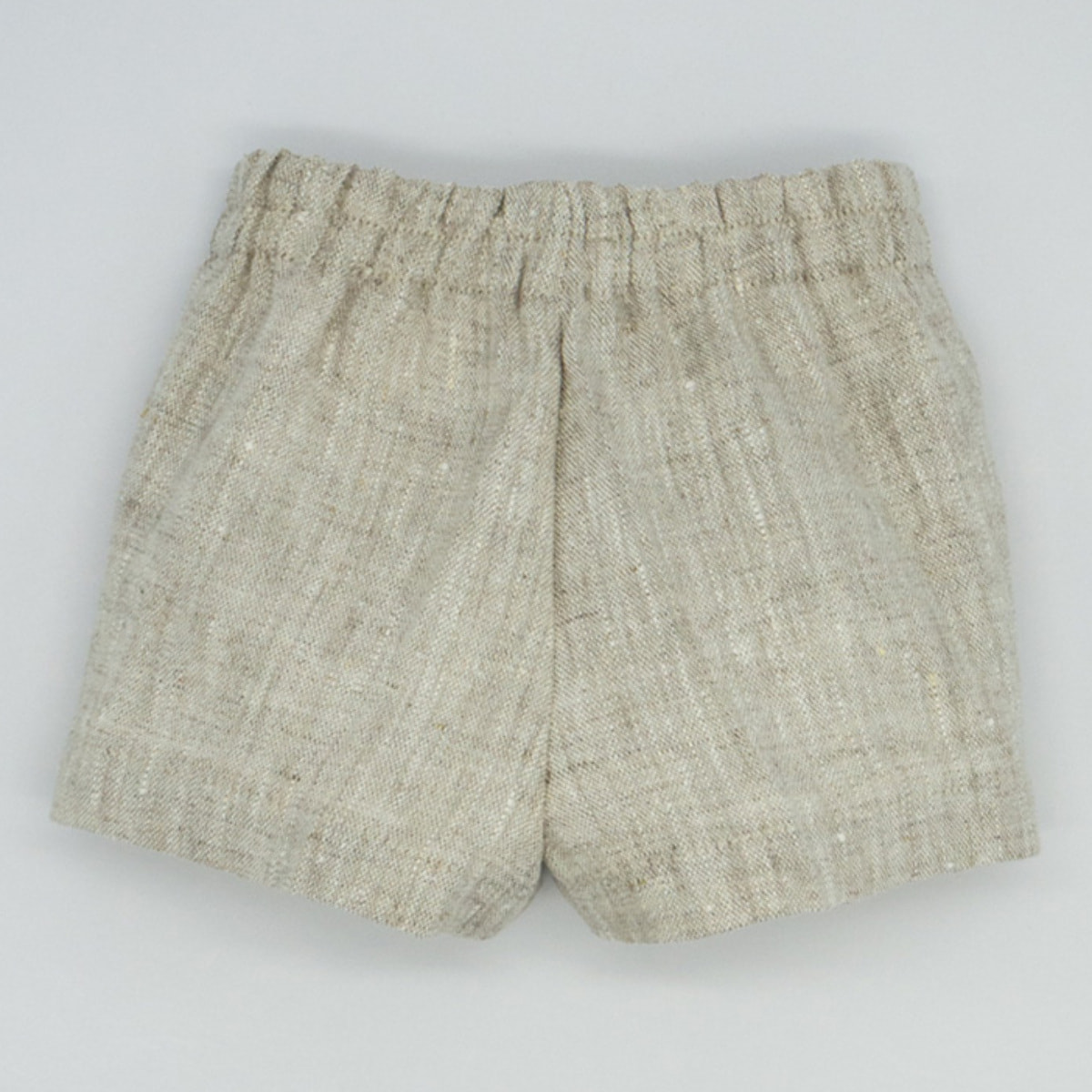 BERMUDA BOLSILLO BOTÓN MADERA LINO RÚSTICO NATURAL