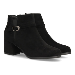 Botines elegantes con hebilla y tacón