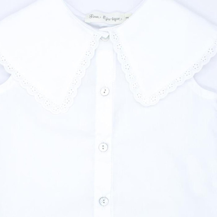 Blusa de popelin blanco con cuello.