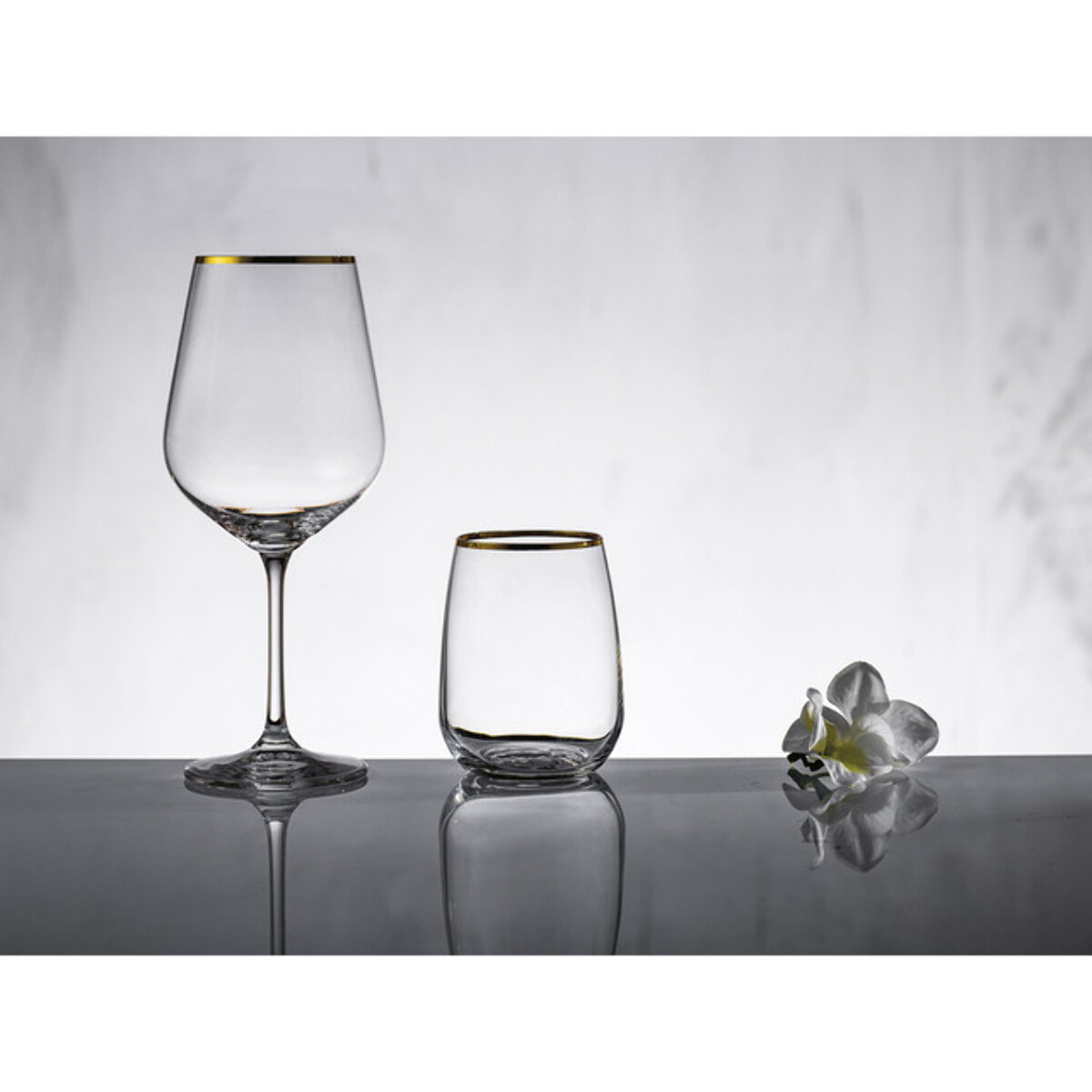 Set 12 pezzi Artemisia con bicchieri da acqua e calici da vino con filo