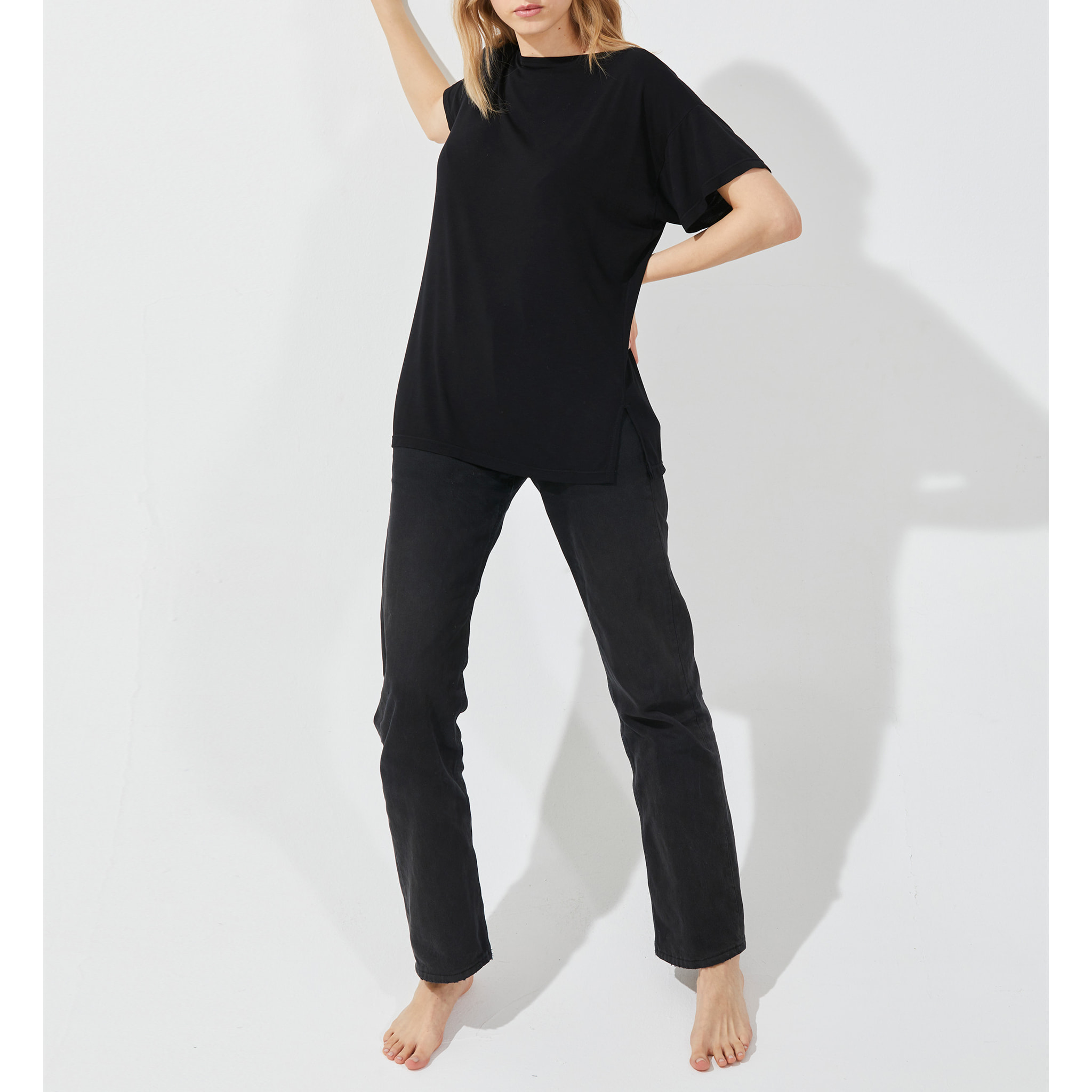 Maglia manica corta scollo barchetta in viscosa sostenibile vestibilità over