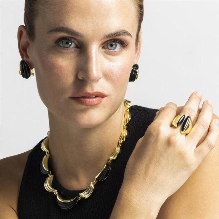 Collar con Resina Negra acabado oro 18k