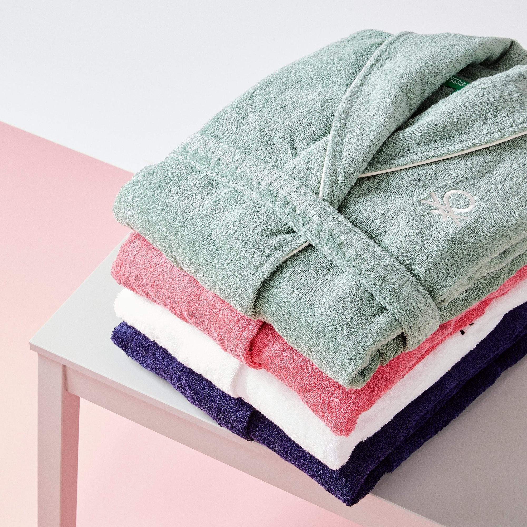 Albornoz 420gsm 100% algodon c/ logo bordado rosa core benetton