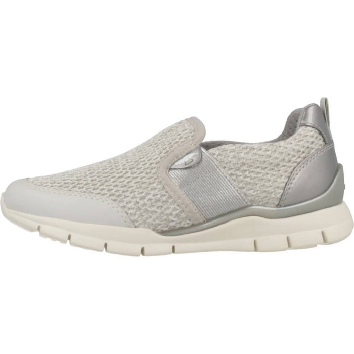 Zapatillas Niña de la marca GEOX  modelo J SUKIE GIRL Silver