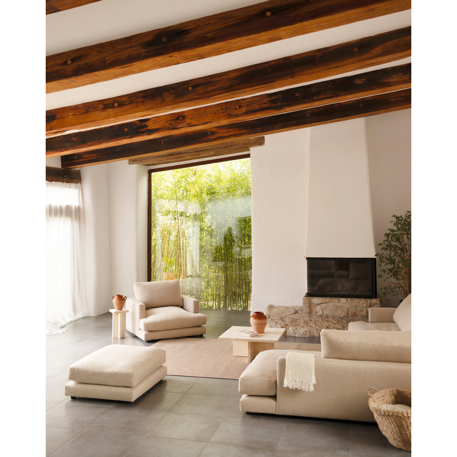 Mesa de centro cuadrada de madera maciza en tono natural de 80x80cm Alto: 33.2 Largo: 80 Ancho: 80