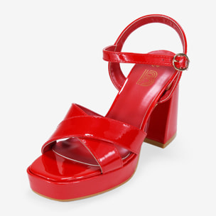 Sandalias de tacón ancho rojas en charol