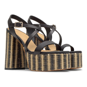 Sandalia Felisa tacón forrado en napa con hebilla y plataforma en rafia