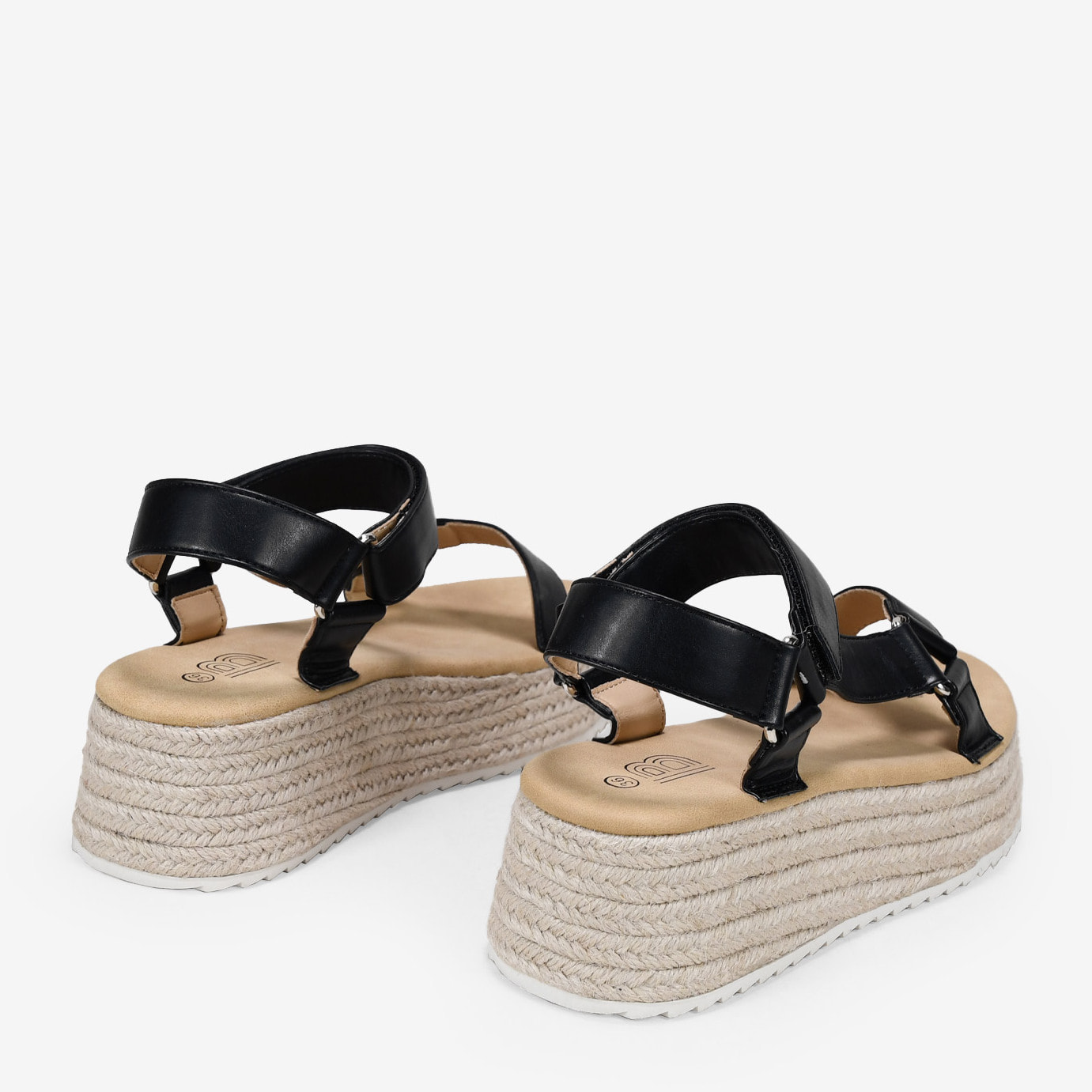 Sandalias deportivas negras con plataforma de esparto