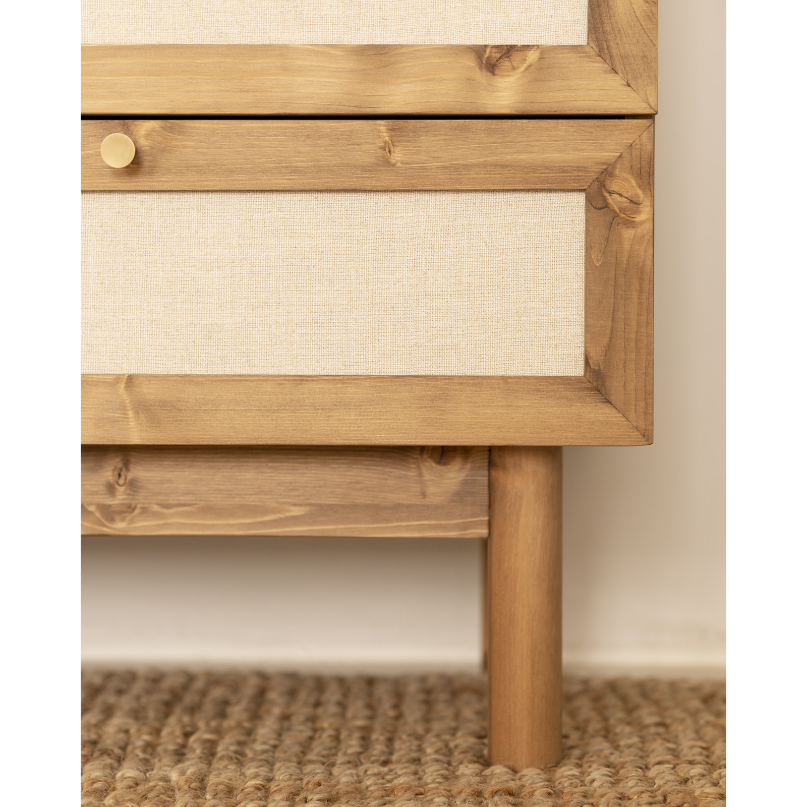 Commode en bois massif et lin avec six tiroirs en chêne foncé de 76x120cm Hauteur: 76 Longueur: 120 Largeur: 42