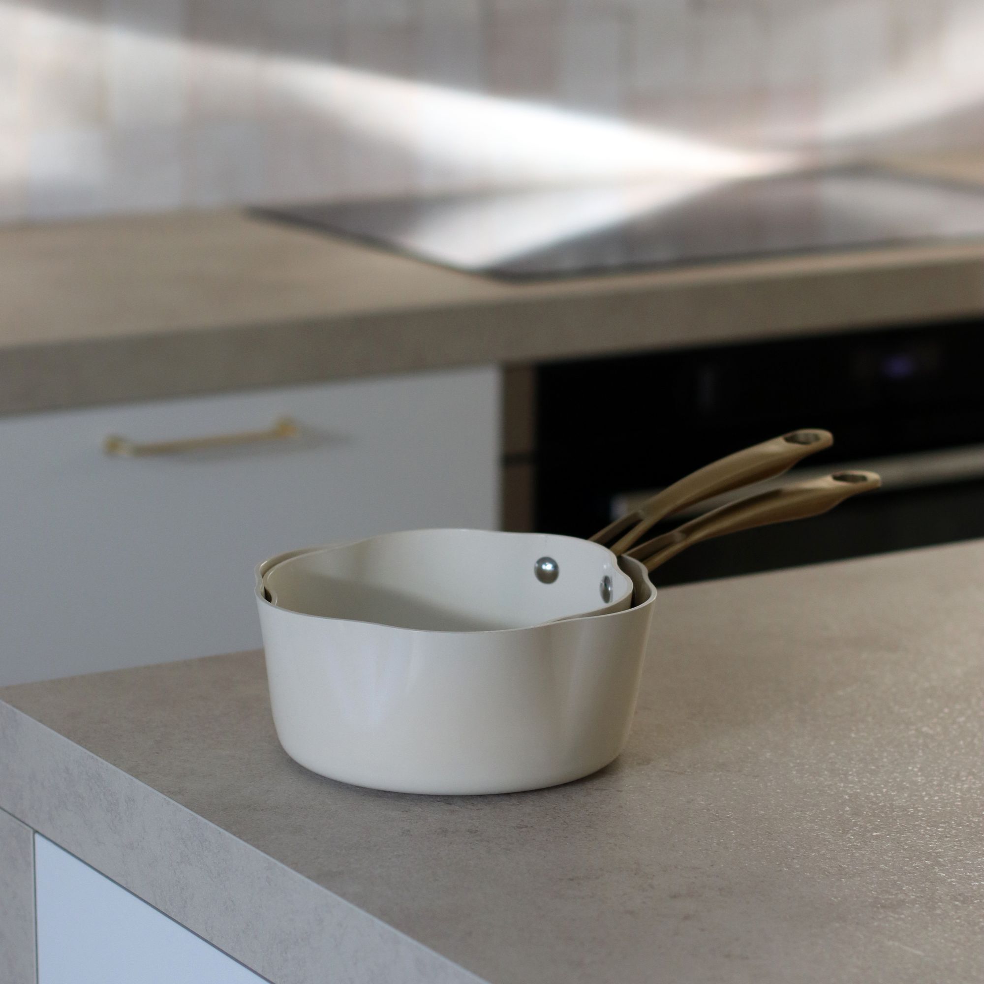 Casserole en aluminium recyclé beige 18cm en forme de fleur DAHLIA