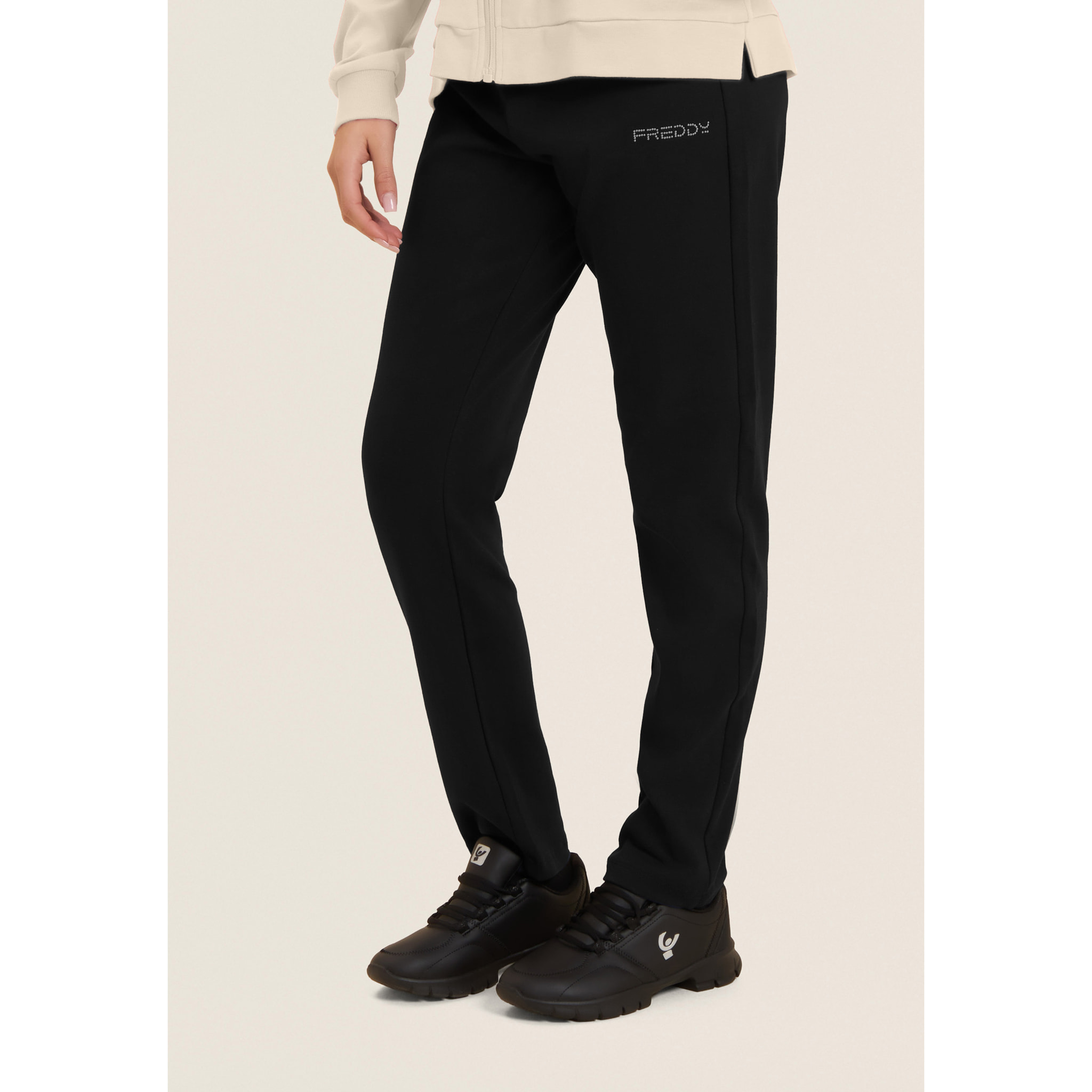 Tuta con zip e collo alto, logo con perline sulla manica