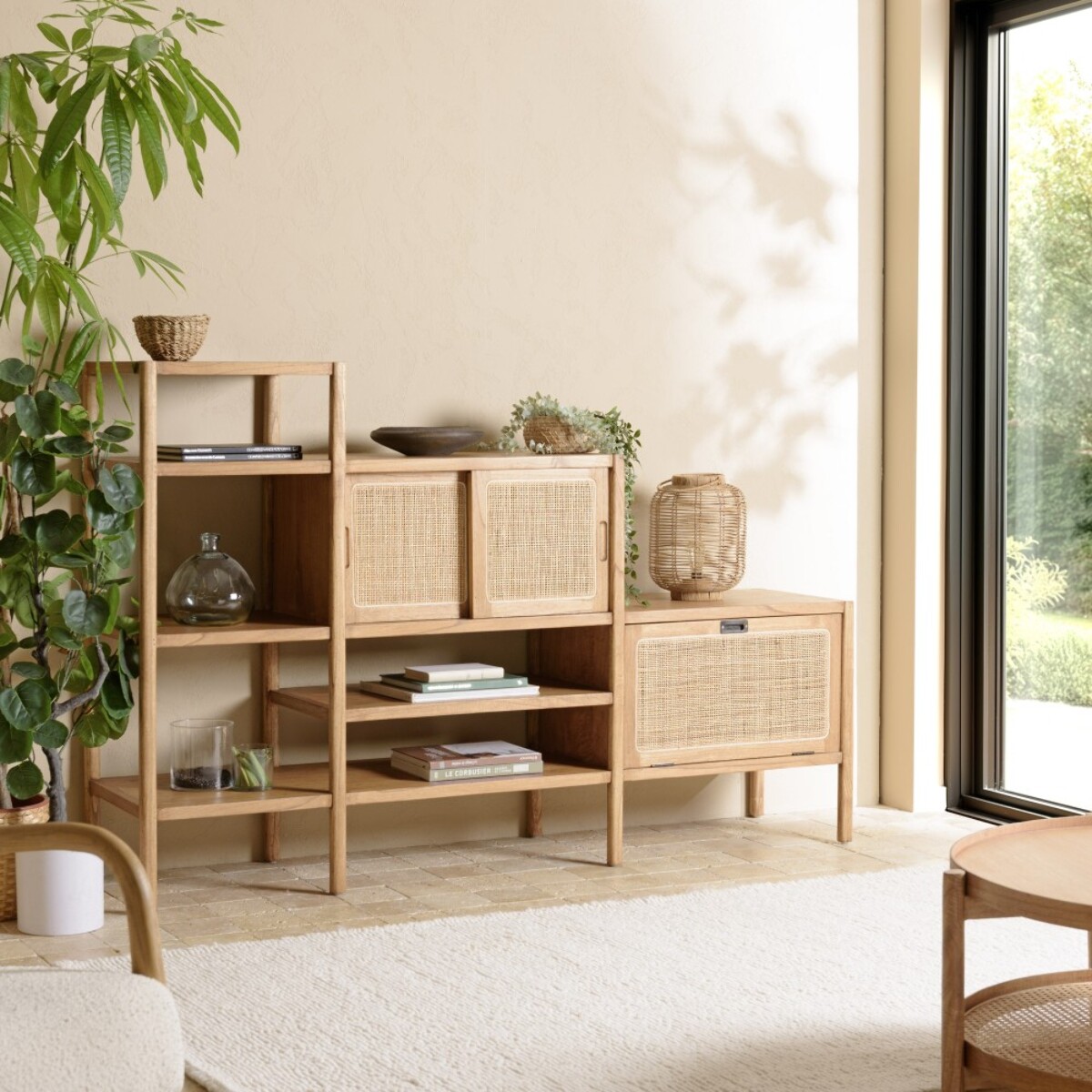 AMY - Bibliothèque en escalier en bois de mindi et rotin naturel AMY