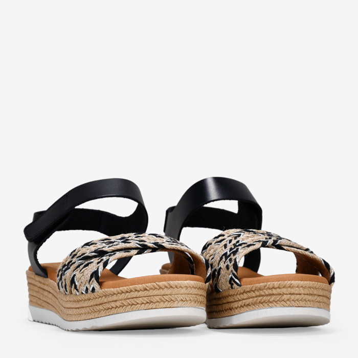 Sandalias negras de piel y rafia con cuña