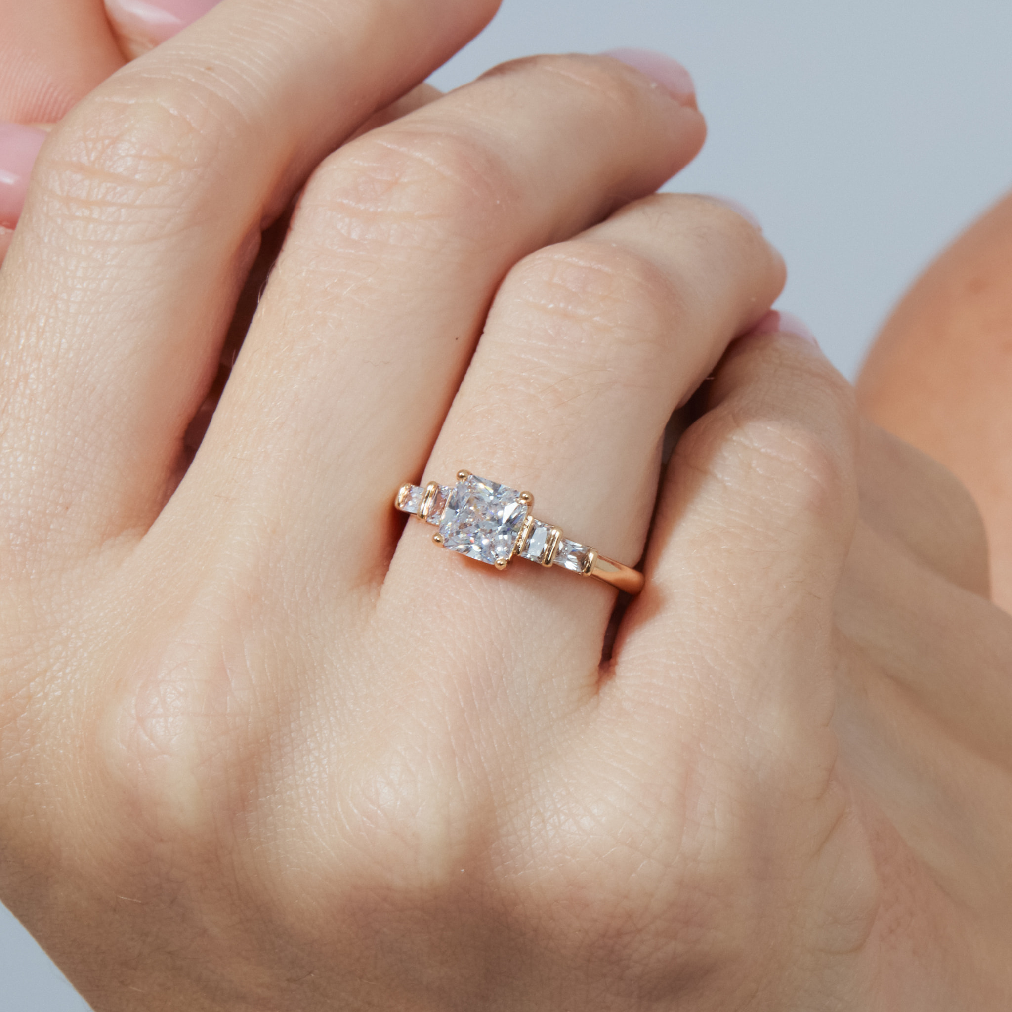 Anillo Vegrorn acabado oro rosa 18k