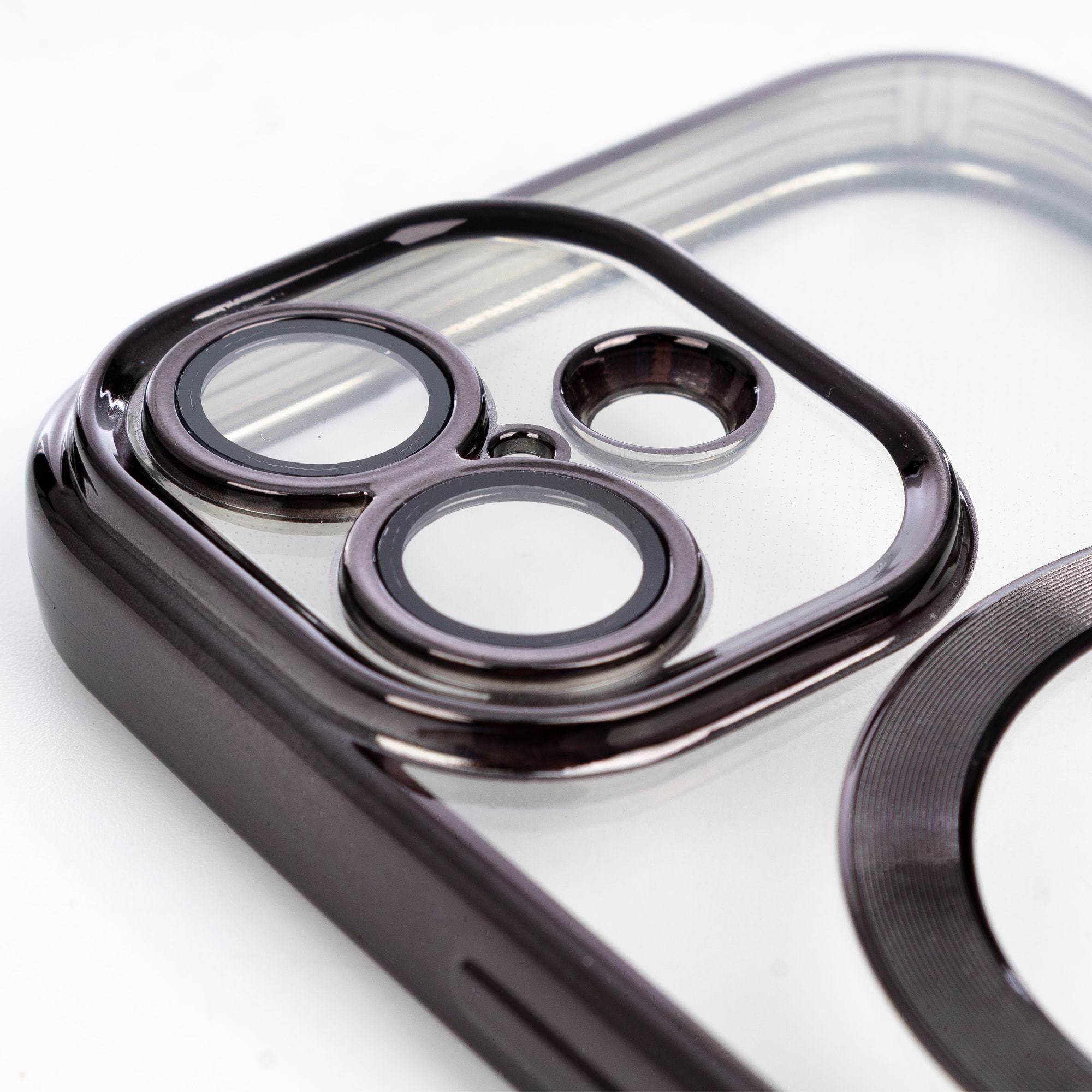 Carcasa transparente con cámara cubierta, bordes negros, antichoque y antihuellas. Magsafe para iPhone 16.