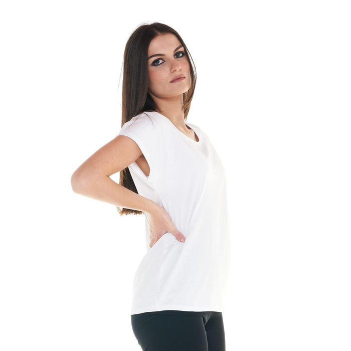 Traje básico largo de mujer.