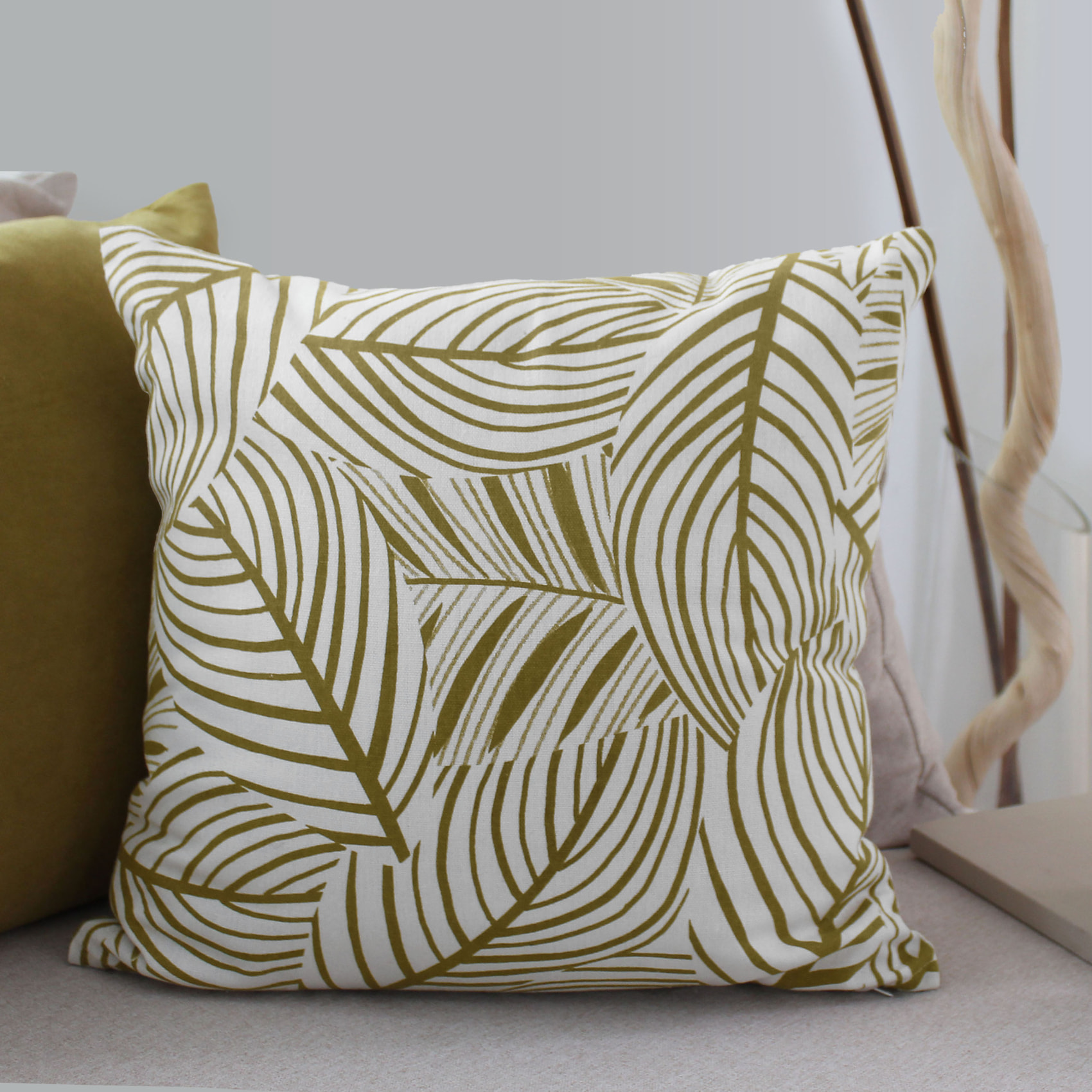 Coussin décoratif feuillage graphique en coton recyclé - Bronze