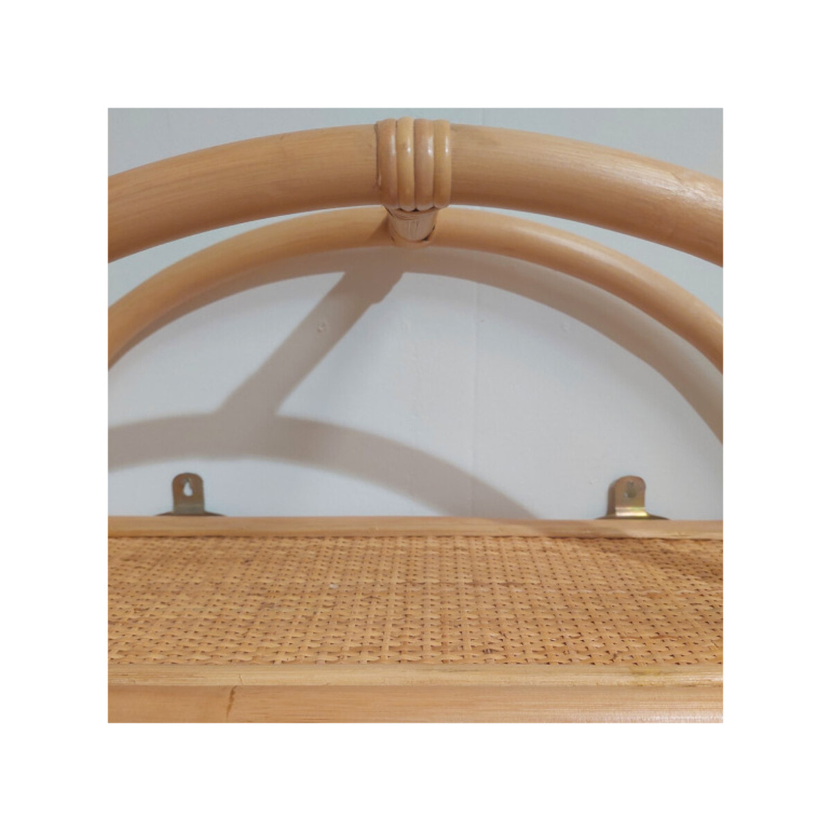 Etagère murale ronde D. 60 cm en rotin naturel avec 2 tablettes - VIVIA