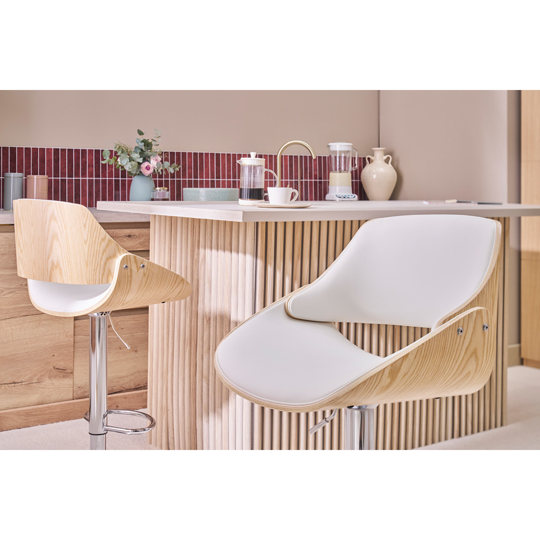 Tabouret de bar design réglable pivotant 360° blanc et bois clair CLASH