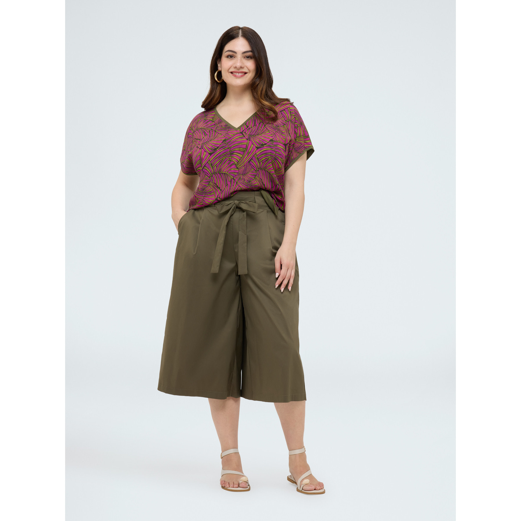 Fiorella Rubino - Camiseta bimaterial con estampado y mangas kimono - Verde militare