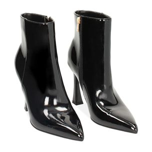 Tronchetto nero verniciato, tacco 9,5 cm