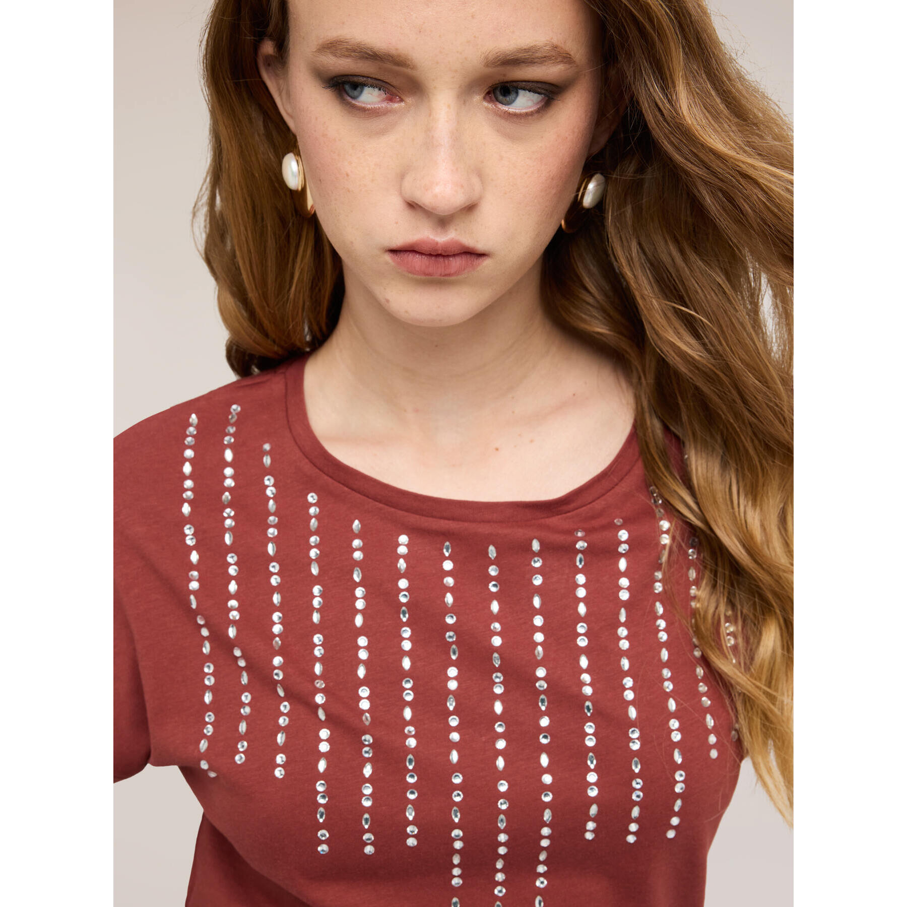 Motivi - T-shirt con applicazioni di strass - Rosso