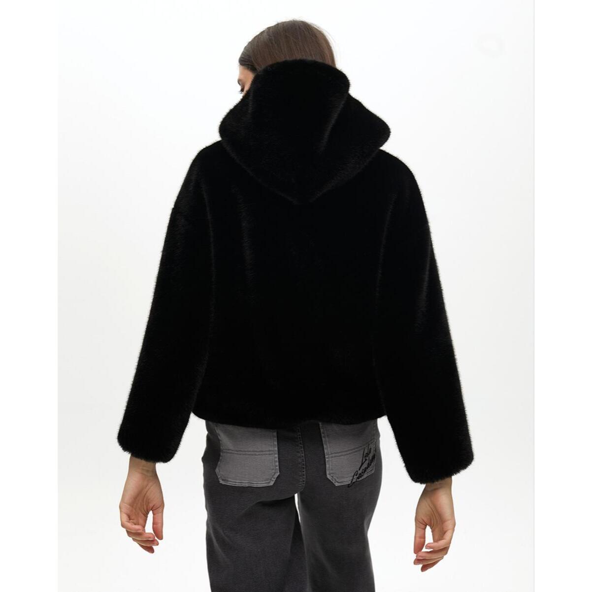 Cappotto con cappuccio in pelliccia sintetica
