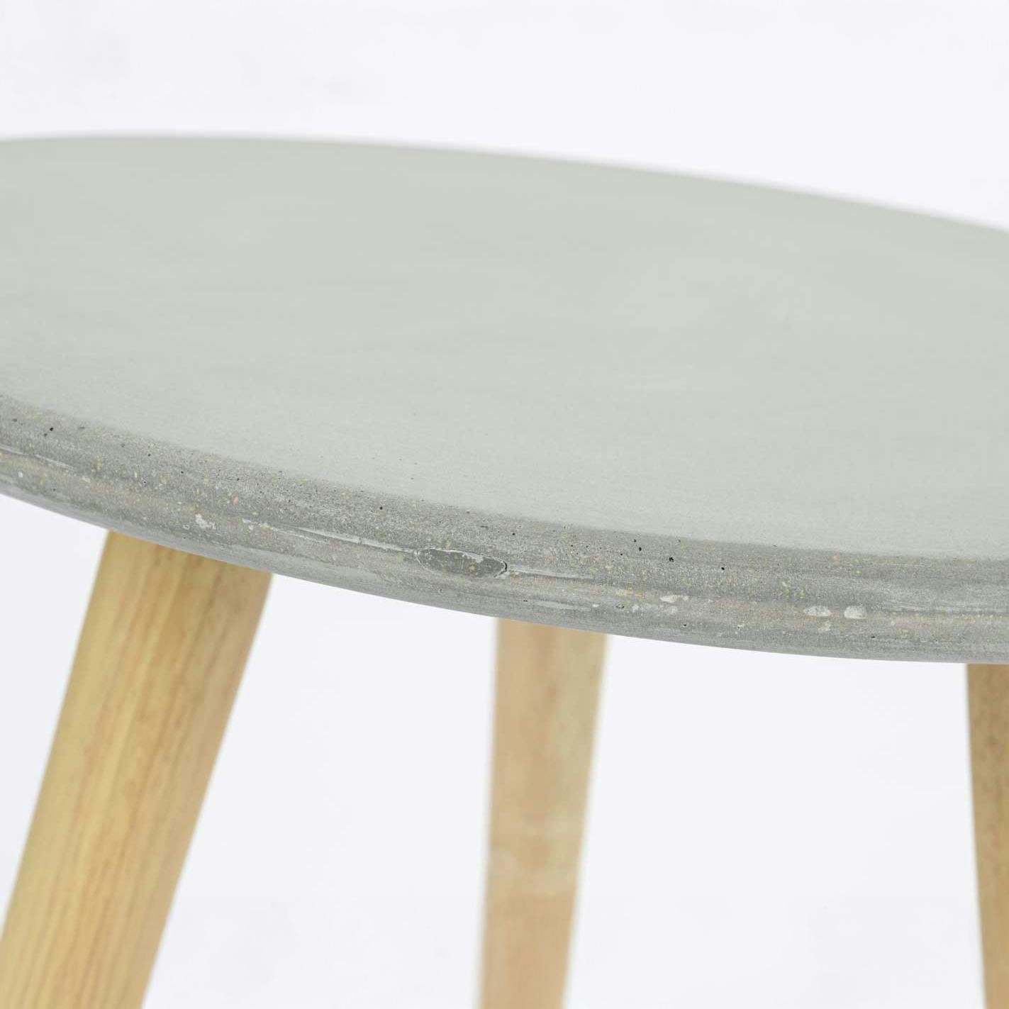 Bout de canapé rond pieds bois et plateau béton D65xH57cm