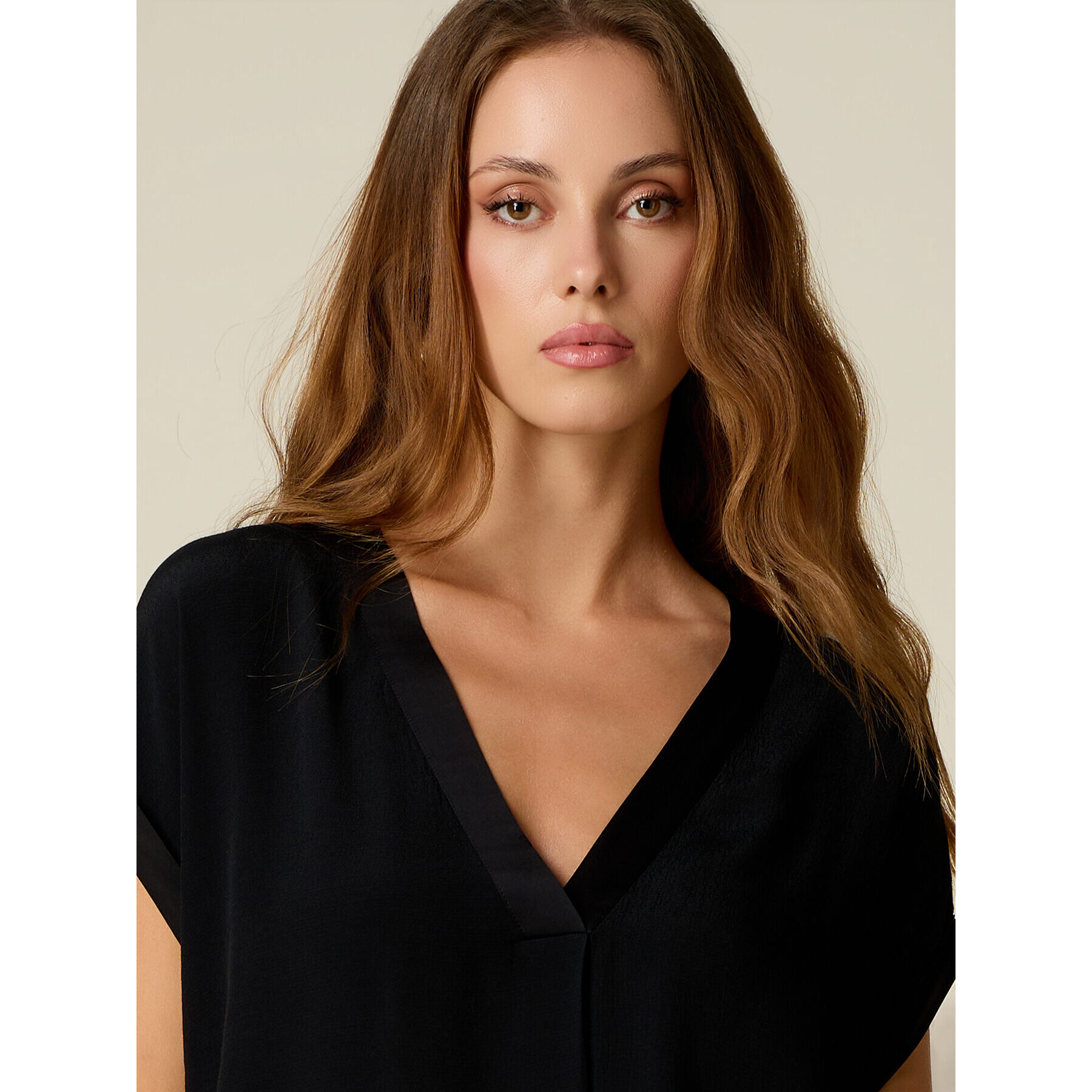 Oltre - Blusa in viscosa crêpe con scollo a V - Nero