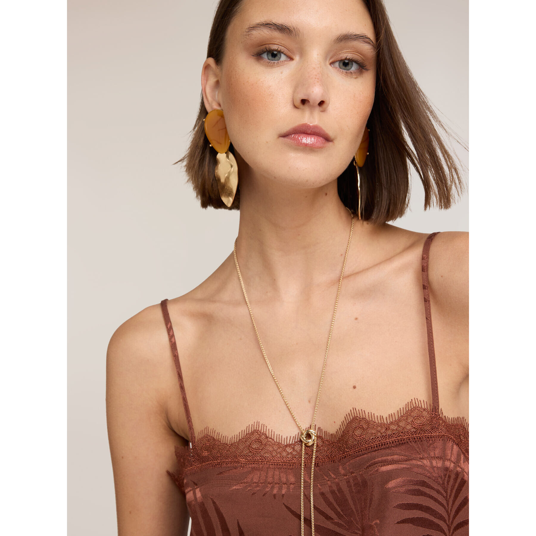 Motivi - Top in raso jacquard con pizzo - Marrone