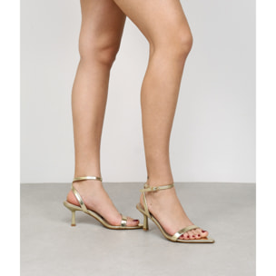 Sandalias de tacón kitten doradas con punta fina