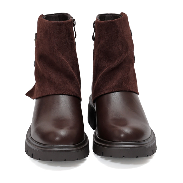 Stivaletto in simil pelle con cinturini e pelle camosciata