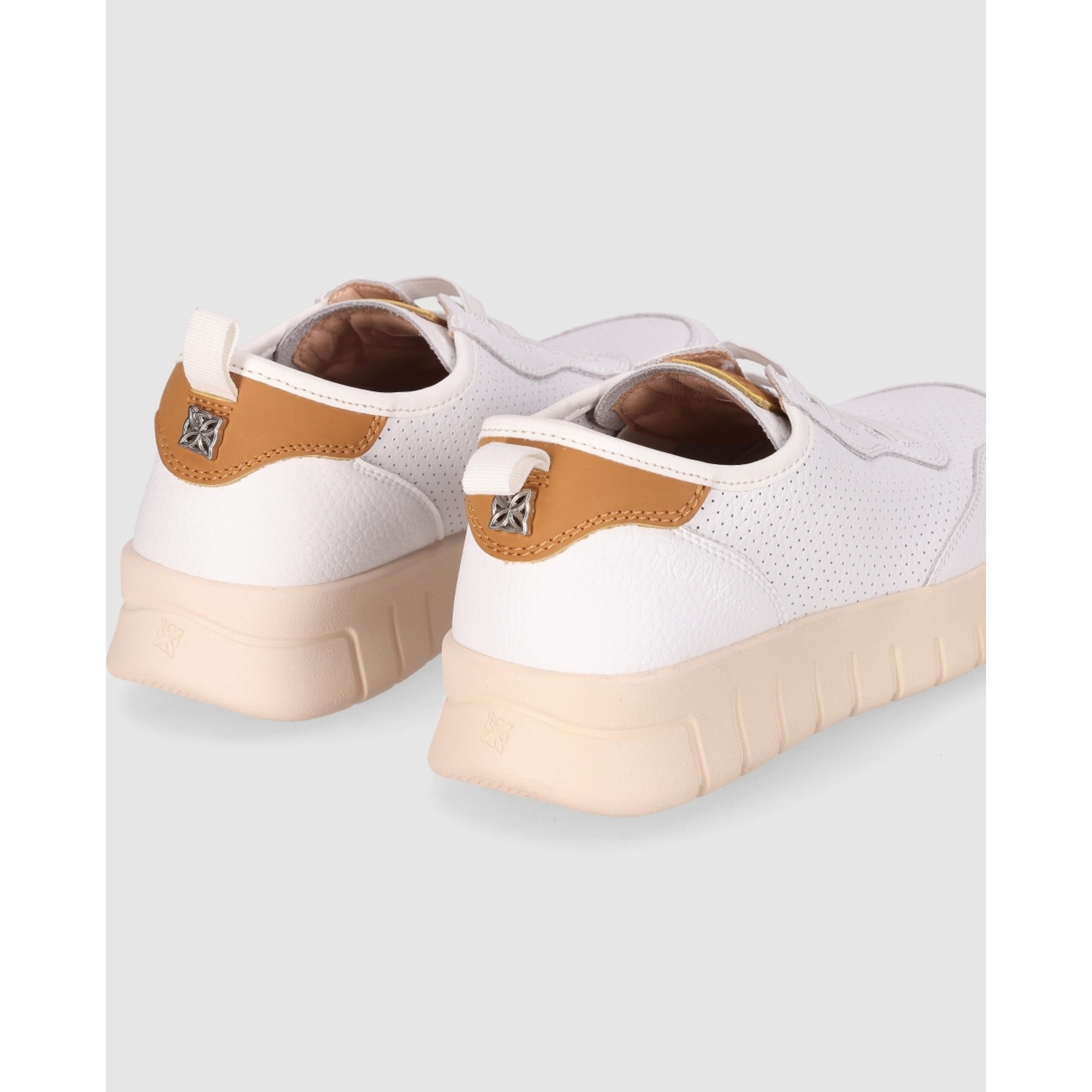 Deportivos de Piel - Blanco - Tacón: Bajo