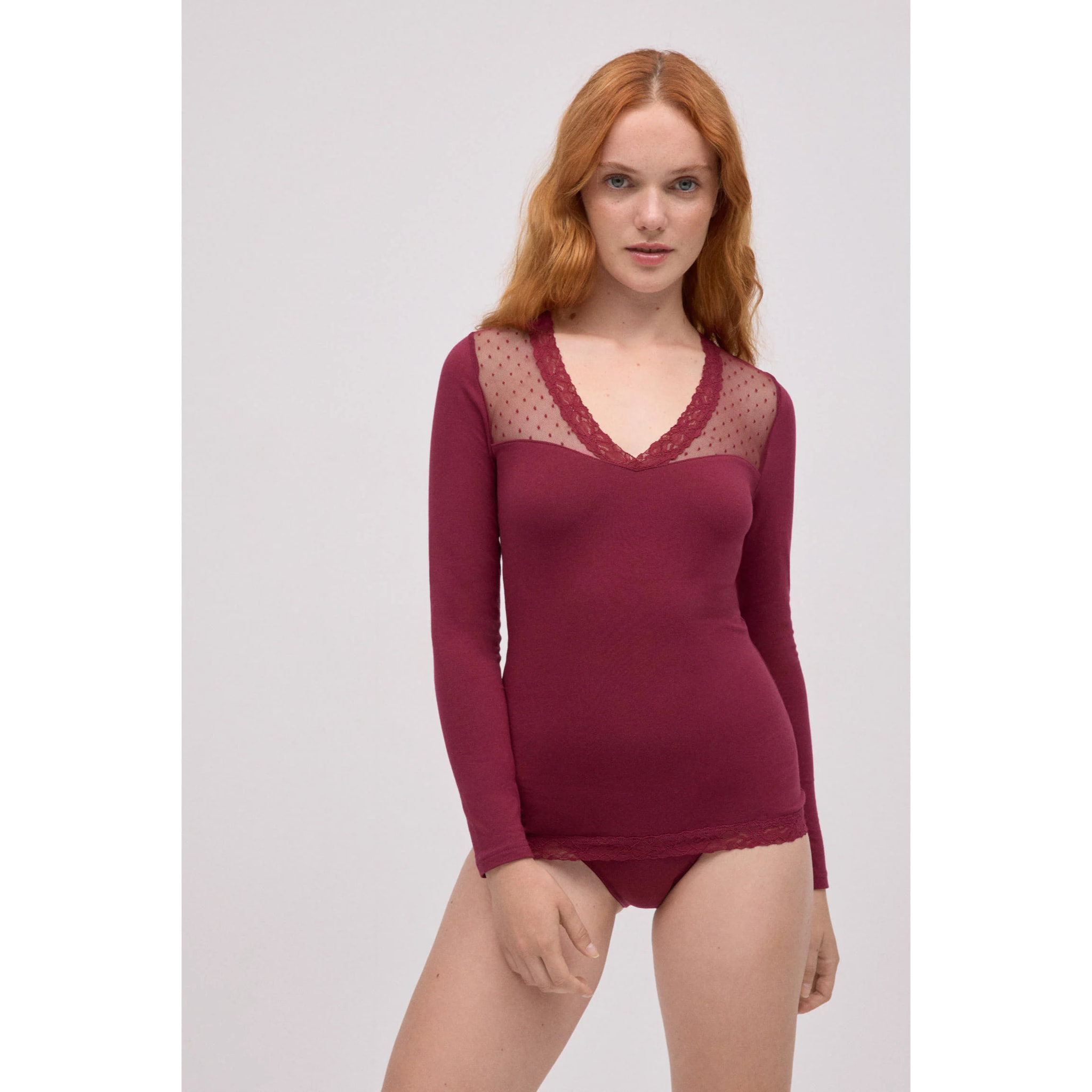 T-shirt in cotone a maniche lunghe con dettagli scollo color bordeaux