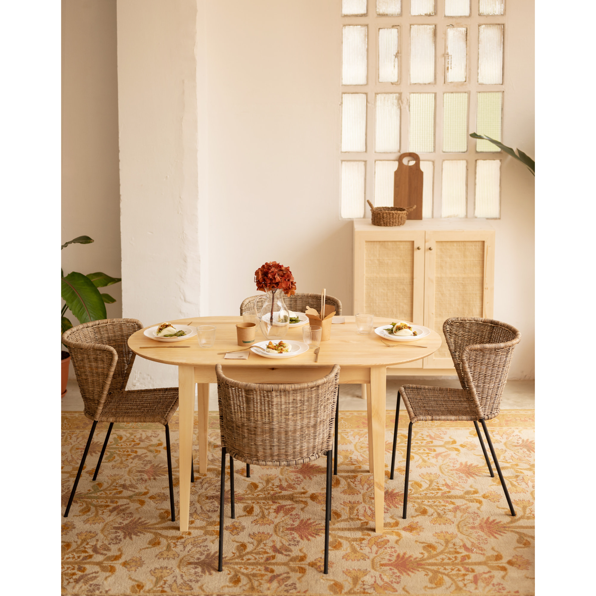Buffet en bois de sapin et tressage de rotin 100x80 Hauteur: 100 Longueur: 80 Largeur: 40