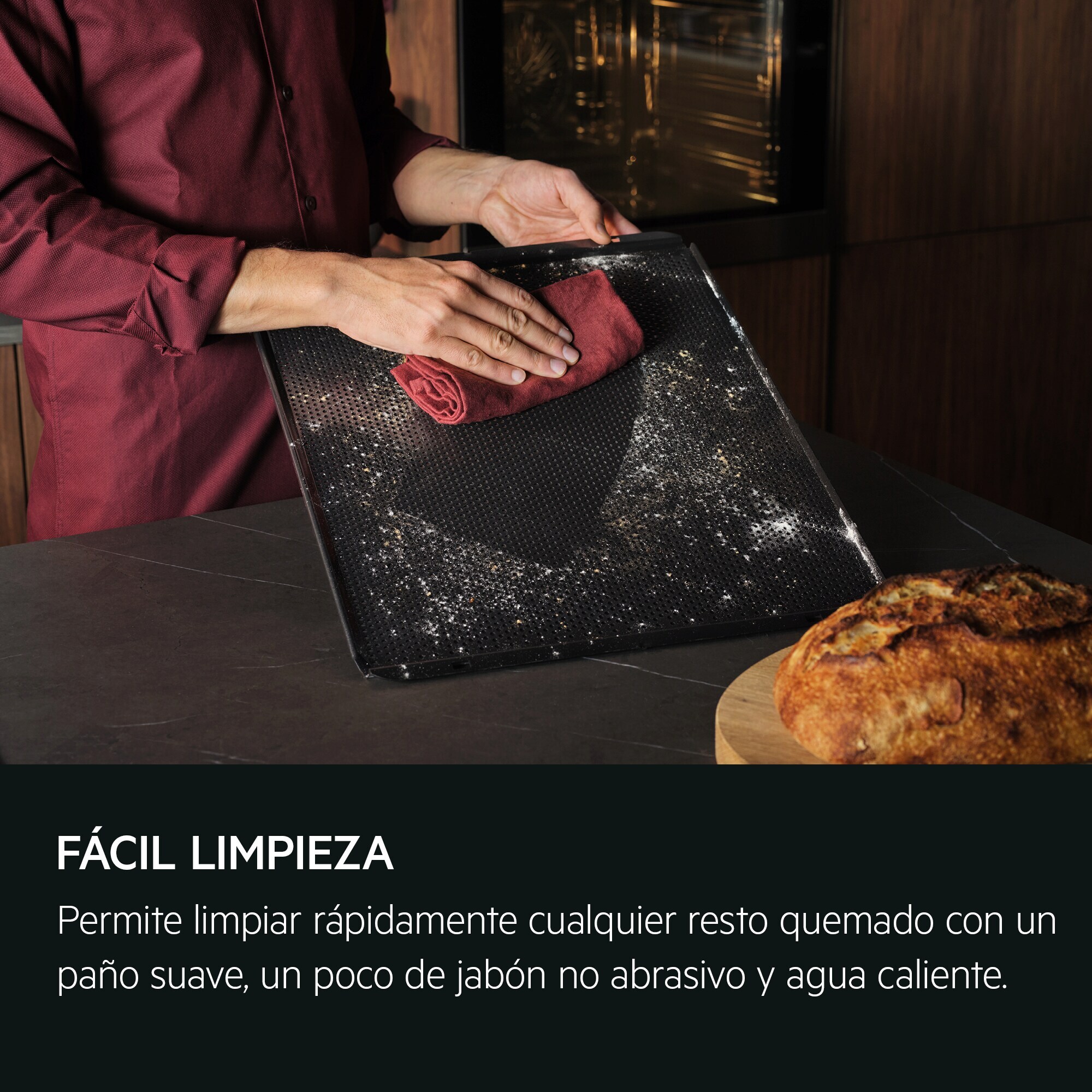 AEG Horno compacto de vapor Serie 9000 ProAssist con SteamPro con Display CookSmart Touch+ 7,8 '', con WiFi TP9SK821B