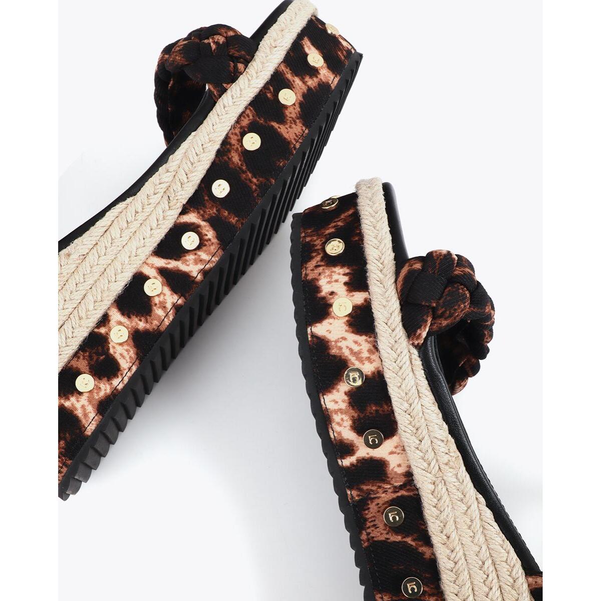 Zeppa con cinturino intrecciato e dettagli metallici