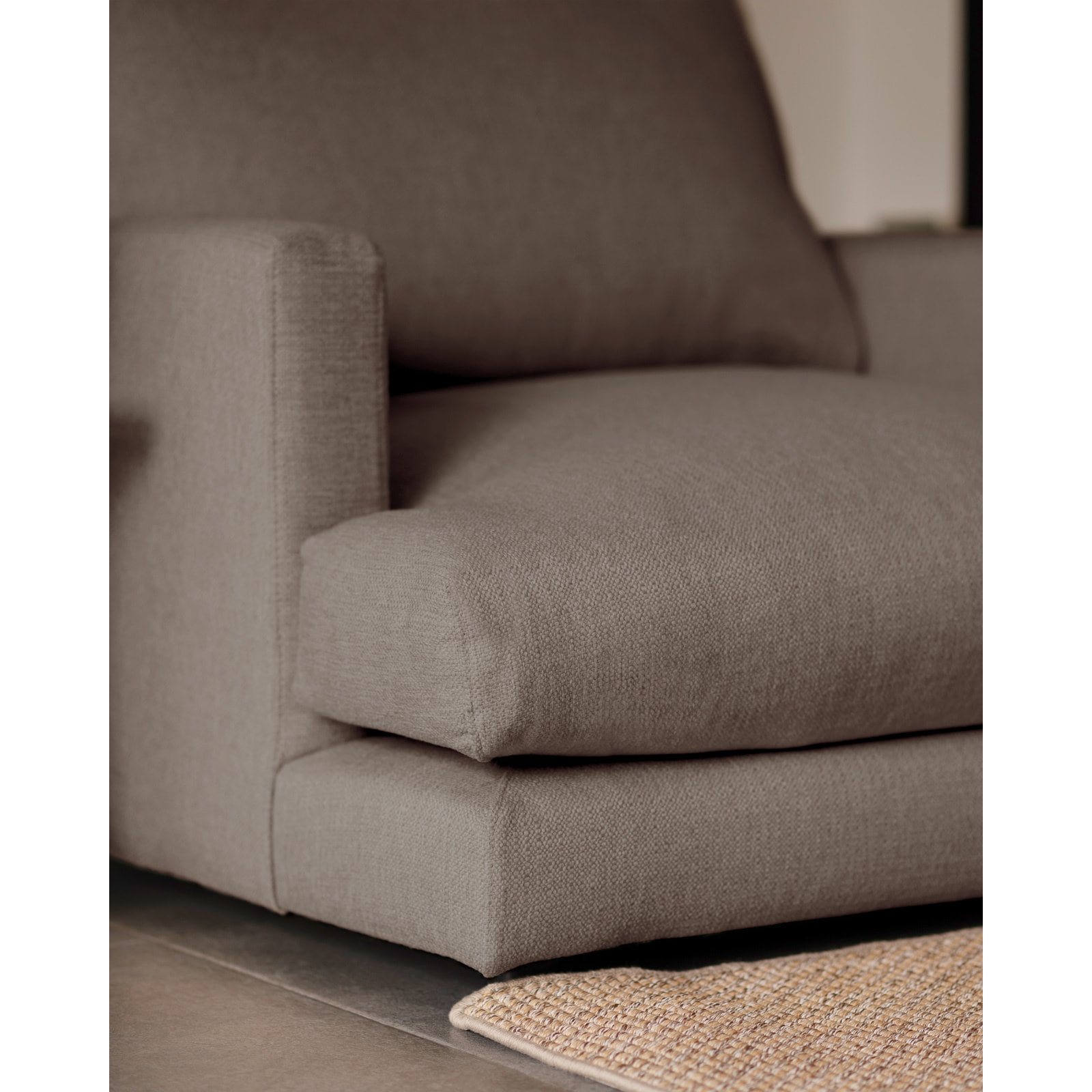 Fauteuil de teinte gris foncé de 105cm Hauteur: 85 Longueur: 108 Largeur: 105