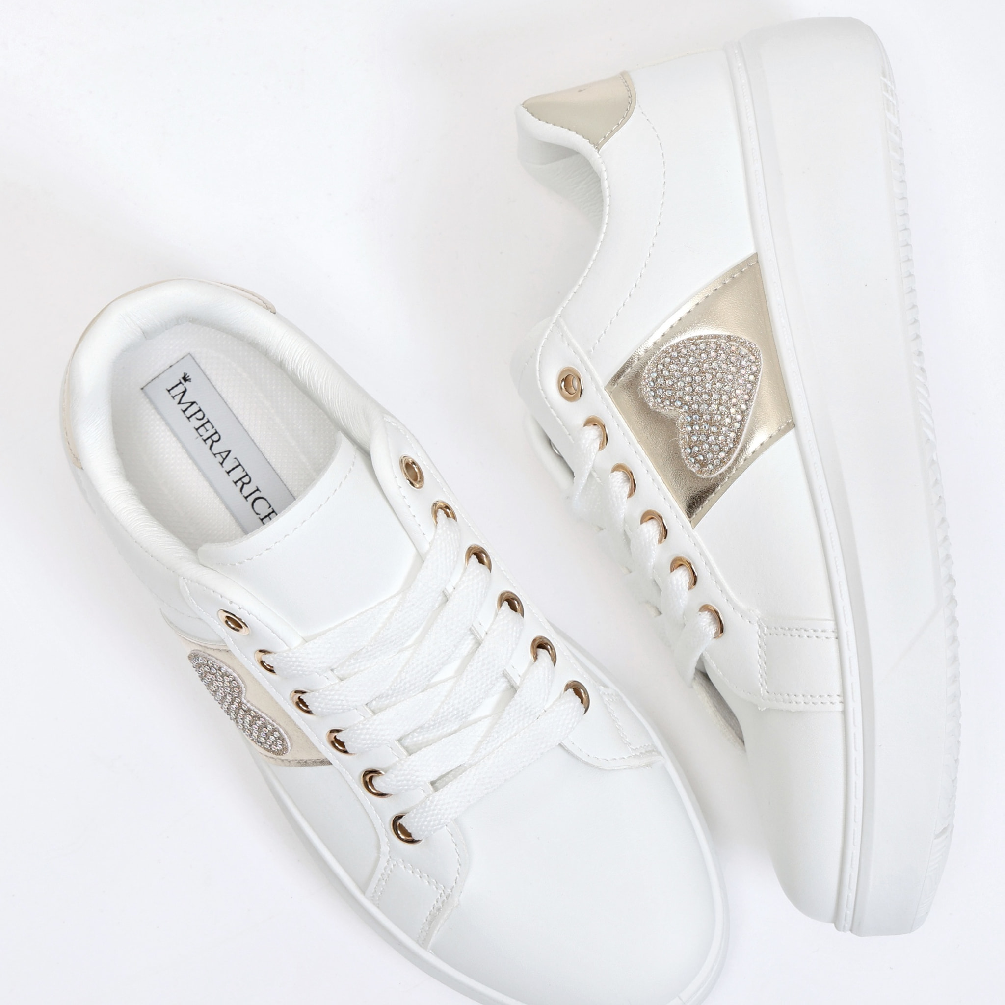 Sneakers in simil pelle con dettaglio strass