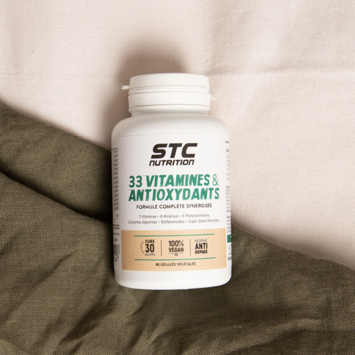 STC NUTRITION - 33 Vitamines & Antioxydants - Formule Complète Synergisée - 11 Vitamines + 8 Minéraux + 6 Phytonutriments - 100% Végan - Conforme à la norme anti-dopage - 90 gélules - Lot de 3