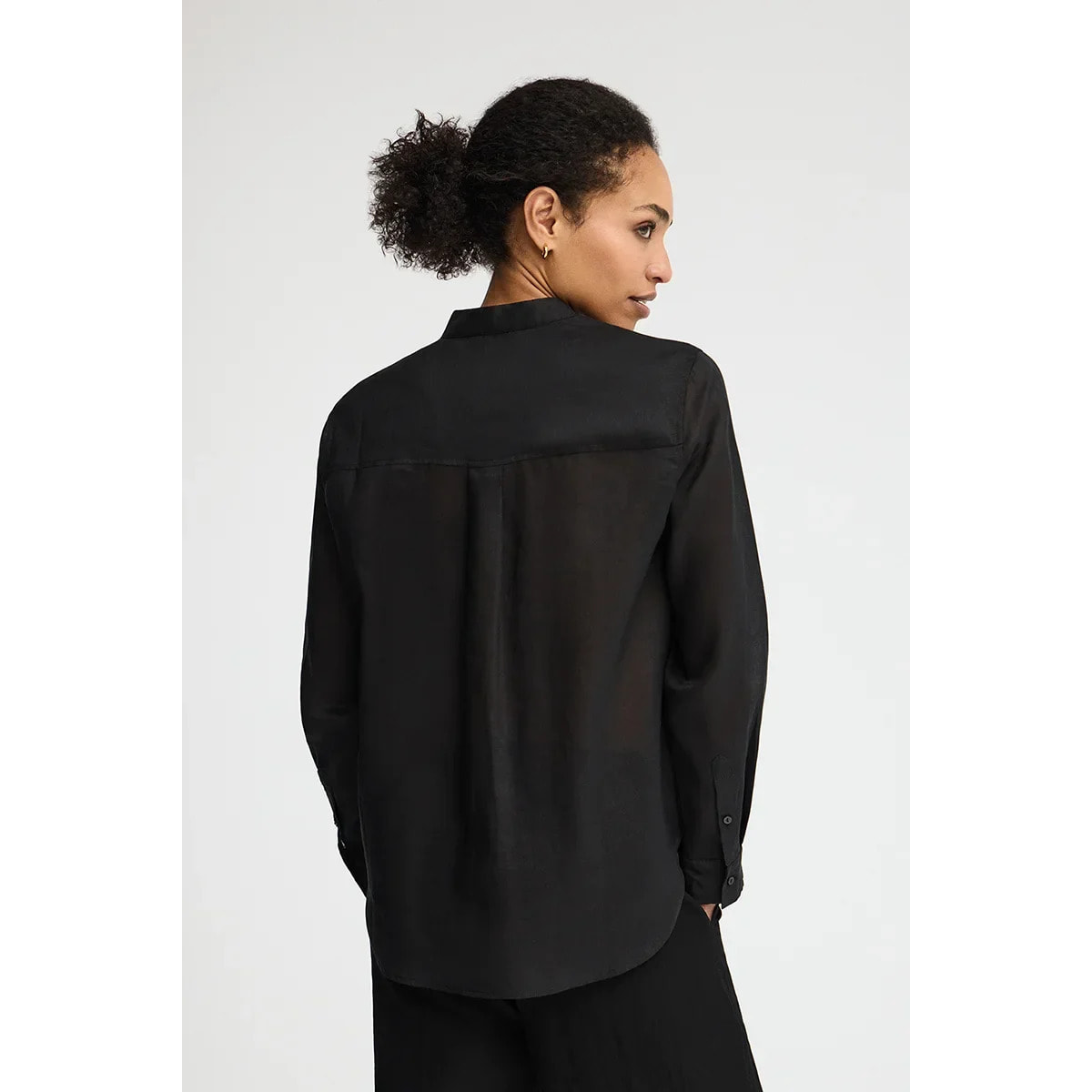 Camisa negra de ramio con cuello mao y corte holgado con bordado Polo Club