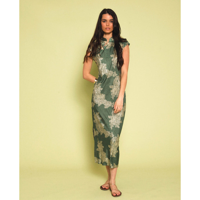 Vestido largo con escote de alamares