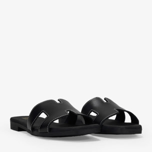 Sandalias planas negras en piel con plantilla acolchada
